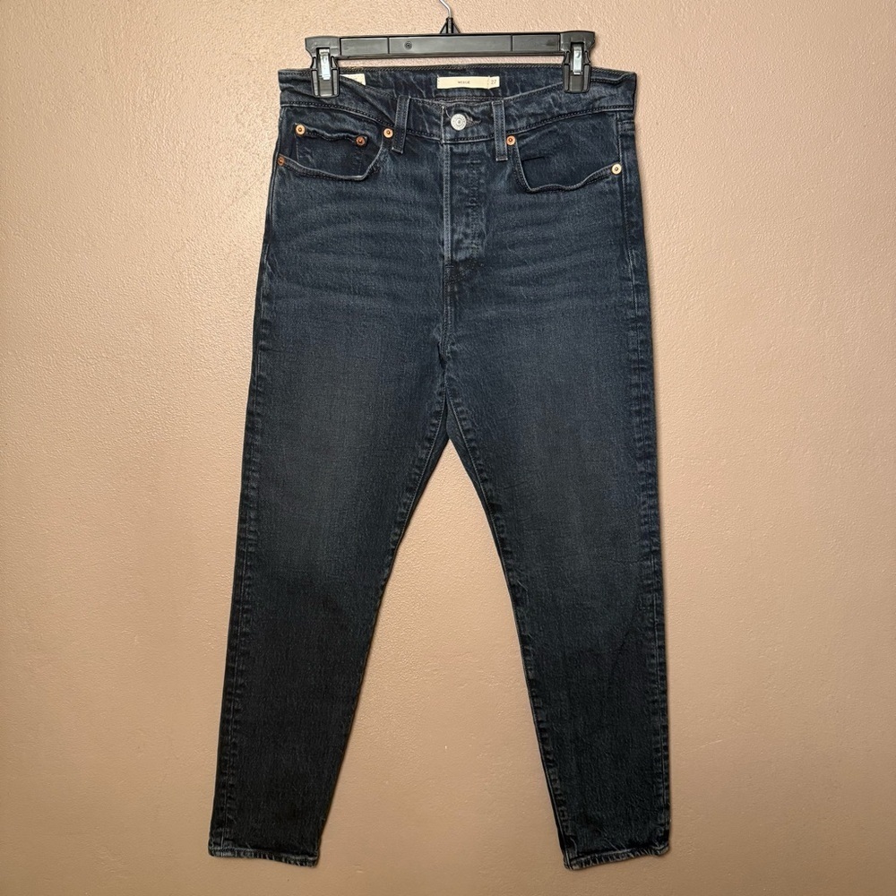Levi's Wedgie Straight Leg Jeans in Leisure Time Tonight Size 27 Classic Denim - Picture 4 of 16